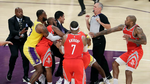 rockets_lakers_brawl_rondo_paul.jpg